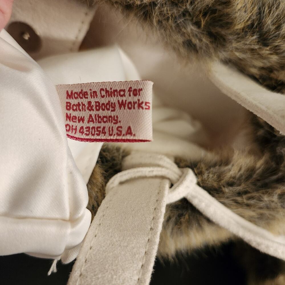 NEW VTG 2007 Bath & Body Works Y2K Faux Fur Cable Knit Purse / Pom Poms & Tag - Picture 6 of 11